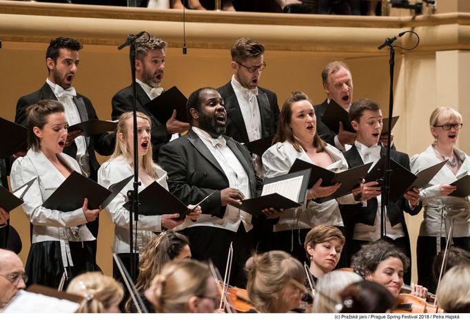 Snímek ze čtvrtečního vystoupení Johna Eliota Gardinera s Monteverdi Choir a English Baroque Soloists na Pražském jaru.