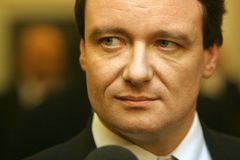 Rath útočil bez důkazů, Paroubek ho hájí