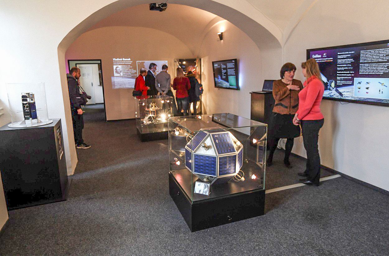 Fotogalerie / Štefánikova hvězdárna / Tak vypadalo demontování největšího dalekohledu Štefánikovy hvězdárny / 6. 4. 2022 / Praha