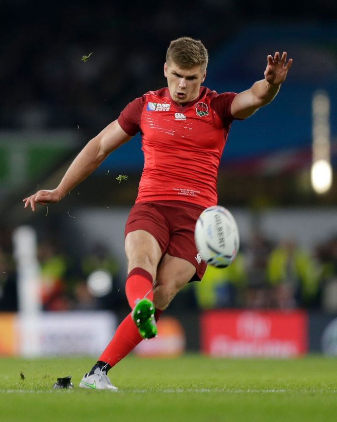 MS, Anglie-Fidži: Angličan Owen Farrell kope trestný kop