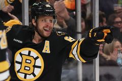 Pastrňák pomohl probrat Boston a byl za hvězdu. Hertl pečetil závěrečnou smršť Vegas