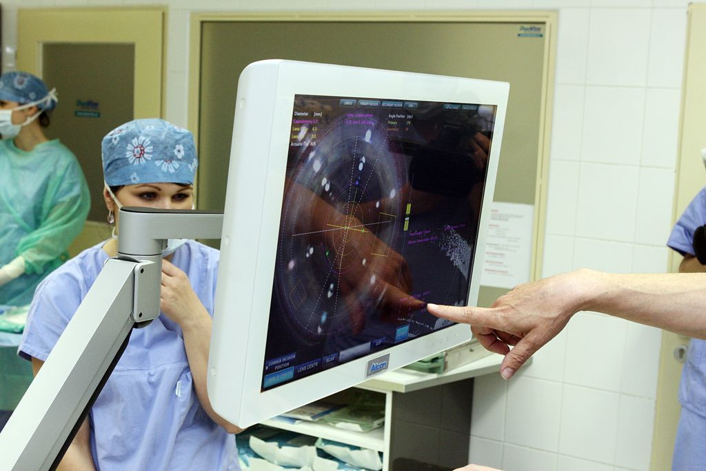 Laserová operace šedého zákalu