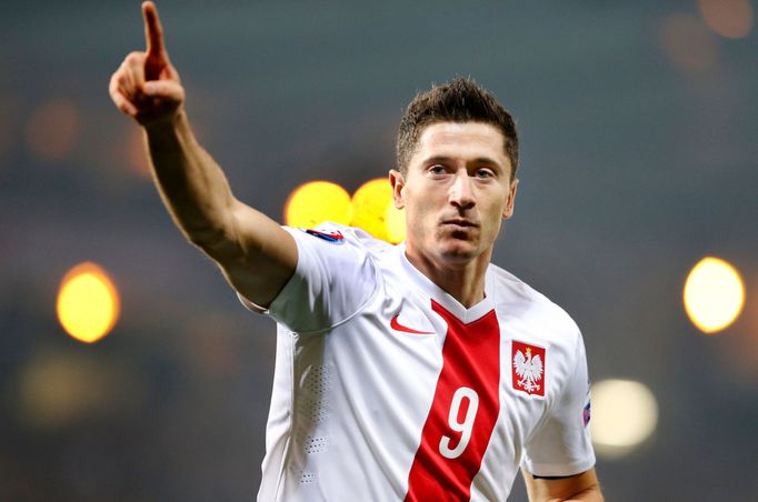 Skotsko-Polsko: Robert Lewandowski slaví gól