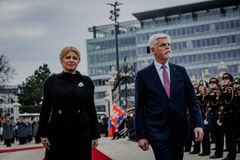 Pavel zahájil návštěvu Slovenska, s Čaputovou zhlédli přehlídku prezidentské stráže
