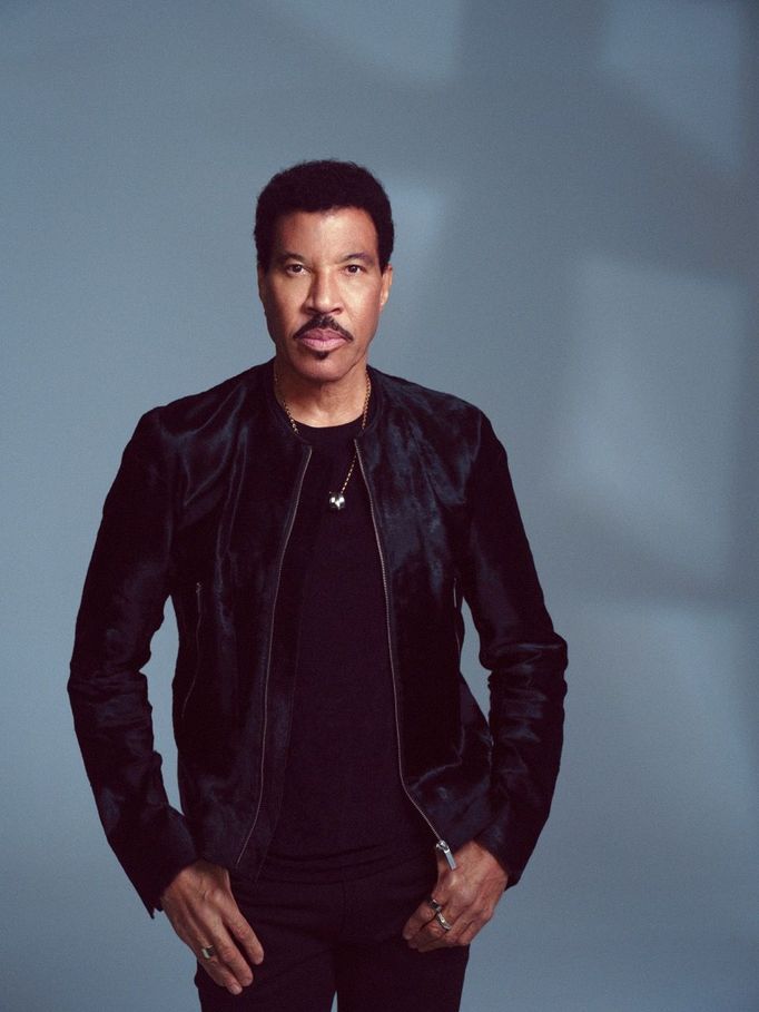 Zpěvák Lionel Richie.