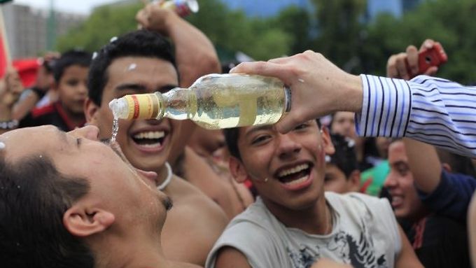 Sombrero, grande tequila: Mexičané si výhru nad Francií vychutnali
