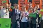 "Fiala do Haagu," skandovali demonstranti, Fialy se zastala až Pazderková