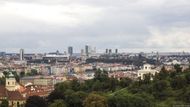 Developerská společnost Central Group představila projekt Rezidence Park Kavčí Hory. Takto - podle vizualizace - změní panorama při pohledu od Pražského hradu.