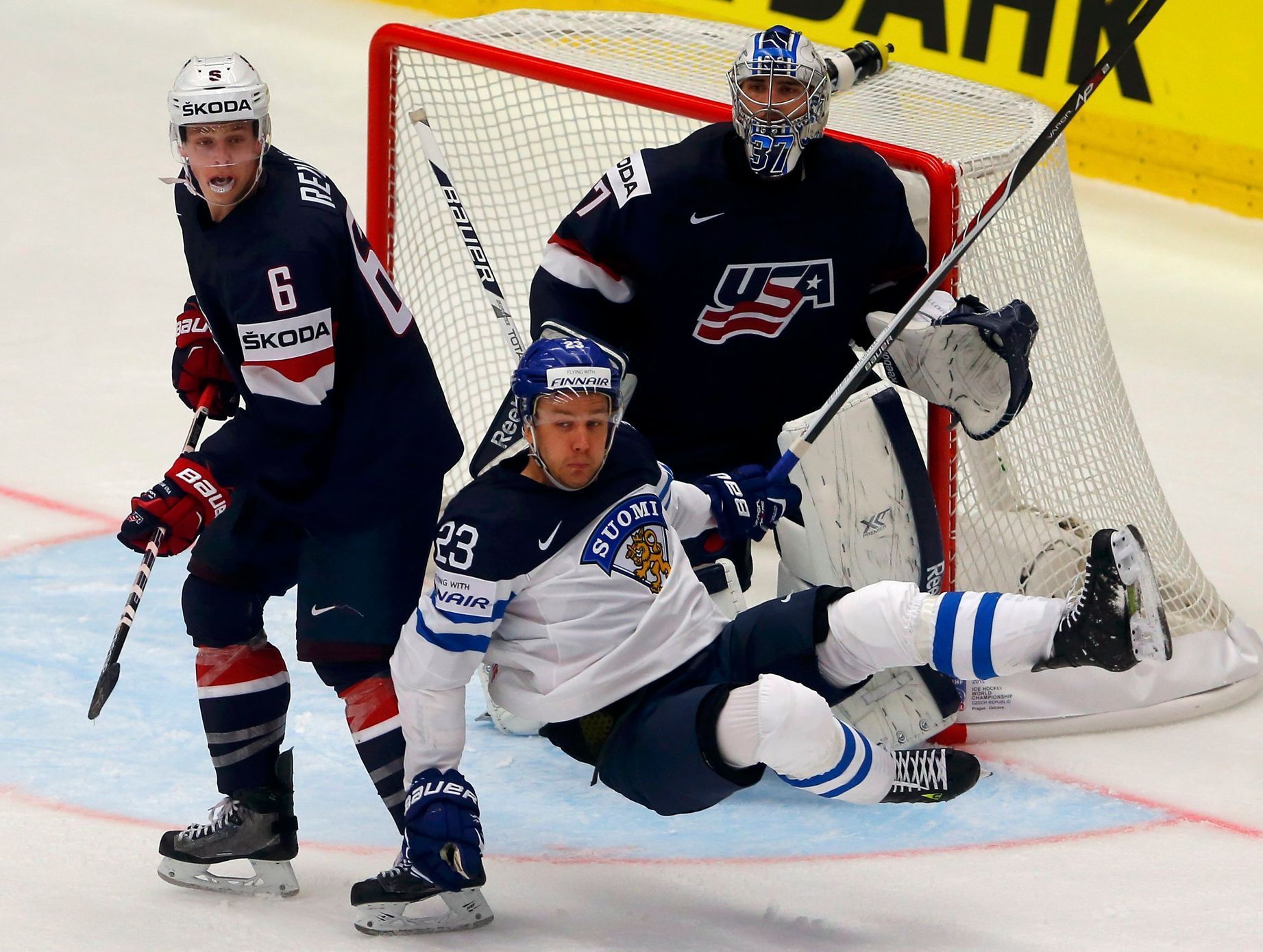 MS 2015, USA-Finsko: Mike Reilly (6), Connor Hellebuyck - Ossi Louhivaara (23)