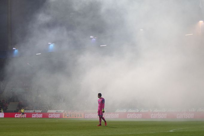 Dýmovnice v utkání 14. kola F:L Plzeň - Slavia