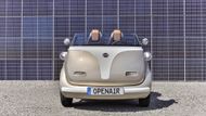 Pohání ji elektromotor v kombinaci s 18kWh baterií, nejvyšší rychlost je 90 km/h.