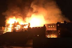 Požár zdevastoval uměleckou školu v Glasgow