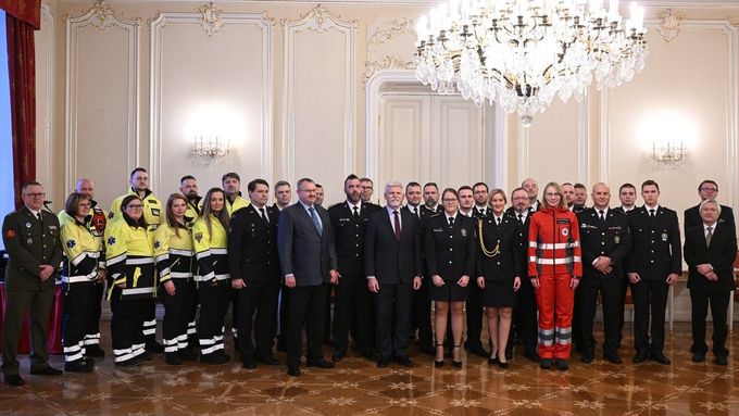 Prezident Petr Pavel přijal policisty a příslušníky Integrovaného záchranného systému, kteří zasahovali při prosincové střelbě na Filozofické fakultě UK v Praze.