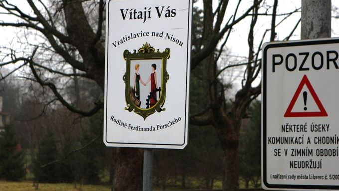 Ještě o víkendu byly tyto tabule na příjezdových cestách do Vratislavic.