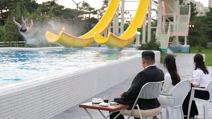 Kim se svojí dcerou stříhají pásku: Severní Korea otevřela vlastní „Riviéru“; Zdroj foto: Reuters