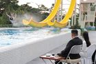 Kim se svojí dcerou stříhají pásku: Severní Korea otevřela vlastní „Riviéru“
