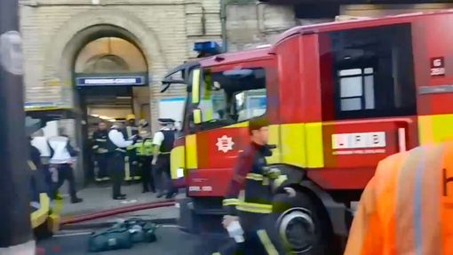 V londýnské stanici metra Parsons Green vybuchla nádoba
