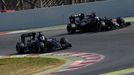 Testy F1 2016, Barcelona I: Carlos Sainz, Jr., Toro Rosso (55) a Jenson Button, McLaren