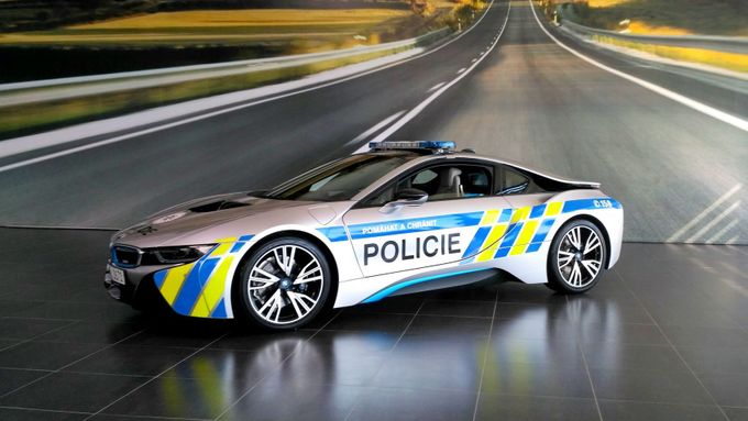 Nyní pomáhá a chrání také toto policejní BMW i8. Supersport ale nemá radary ani systém zaznamenávající přestupky, bude hlavně hlídkovat.