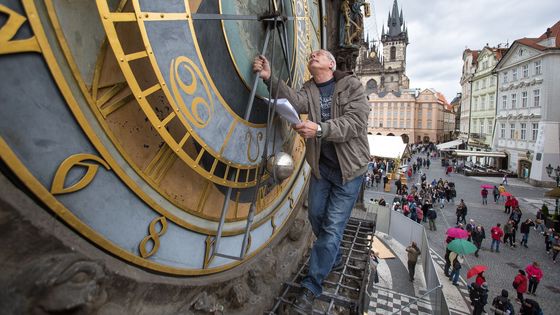 Orloj chátrá a dostane nový lak. Pojďte se podívat na prohlídku radnice do míst, kam se běžný návštěvník nedostane.