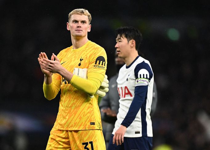 Antonín Kinský a Son Hung-min po utkání proti Leicesteru