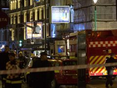 Policie uzavřela Shaftesbury Avenue v centrálním Londýně.
