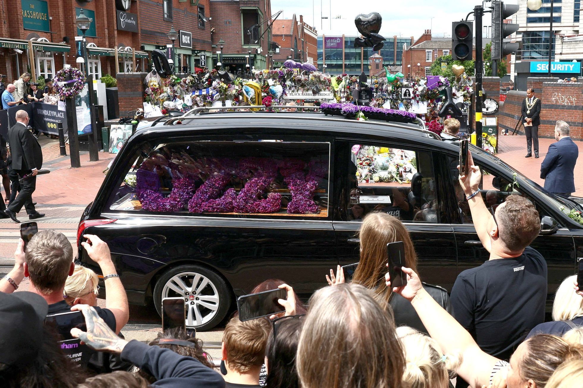 Ozzy Osbourne, Velká Británie, pohřeb, fanoušci, Birmingham
