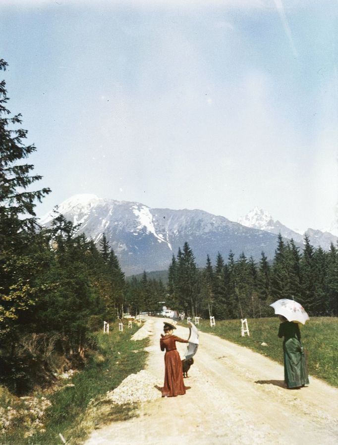 Vysoké Tatry, 1901. Kolorovaný archivní snímek z tatranského pohoří na Slovensku.