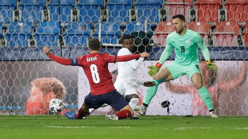 Vladimír Darida dává gól v zápase Ligy národů Česko - Izrael