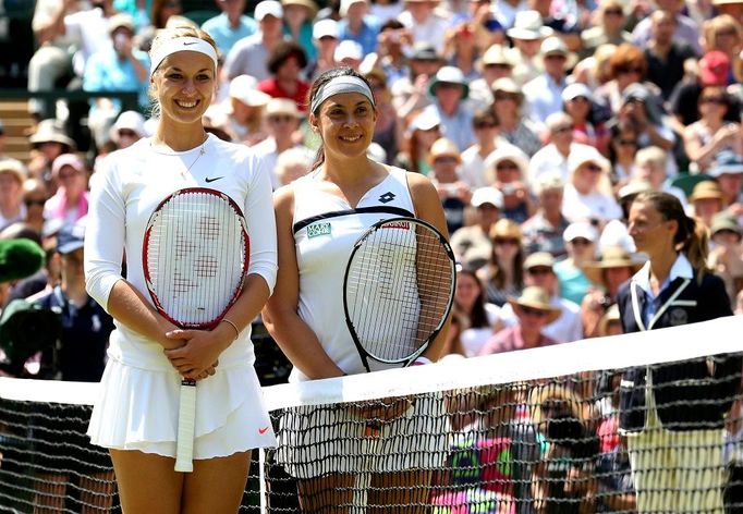 Marion Bartoliová a Sabine Lisická před finále Wimbledonu 2013.