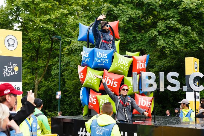 Reklamní karavana Tour de France baví lidi už od roku 1930