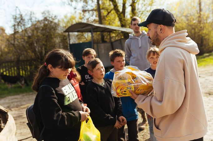 Děti fotografují svůj život ve válce.