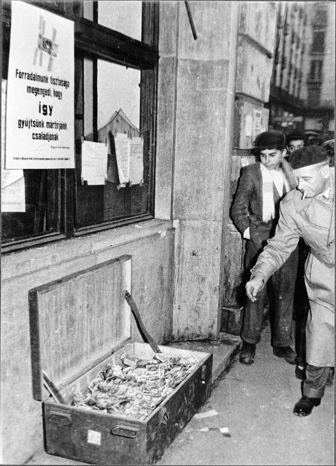 Historický snímek z maďarského povstání proti sovětské diktatuře, které se odehrálo v roce 1956