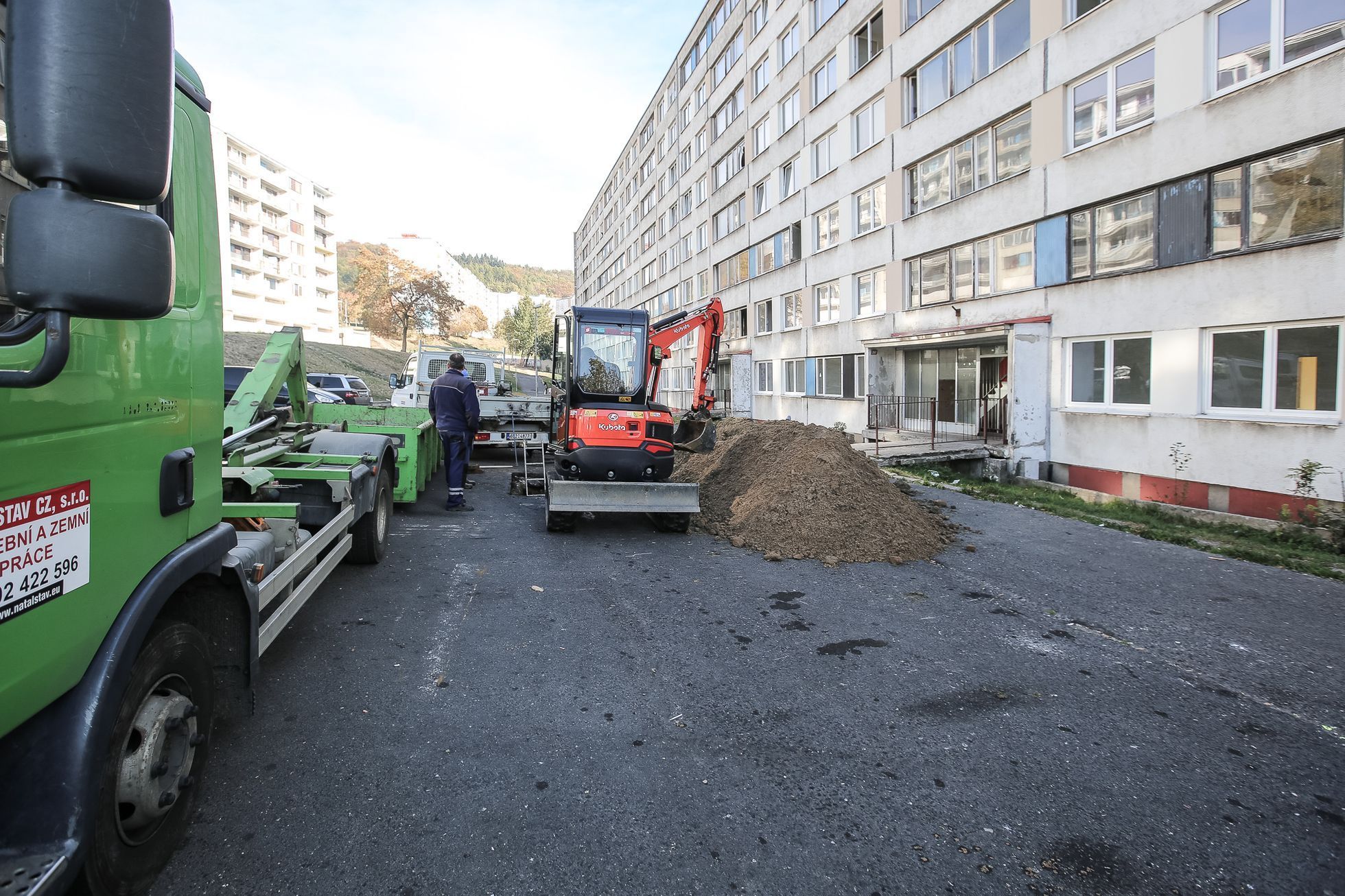 Sídliště Janov, Litvínov, 22.10.2018 - (polo)opuštěné a vybydlené domy, vytlučená okna