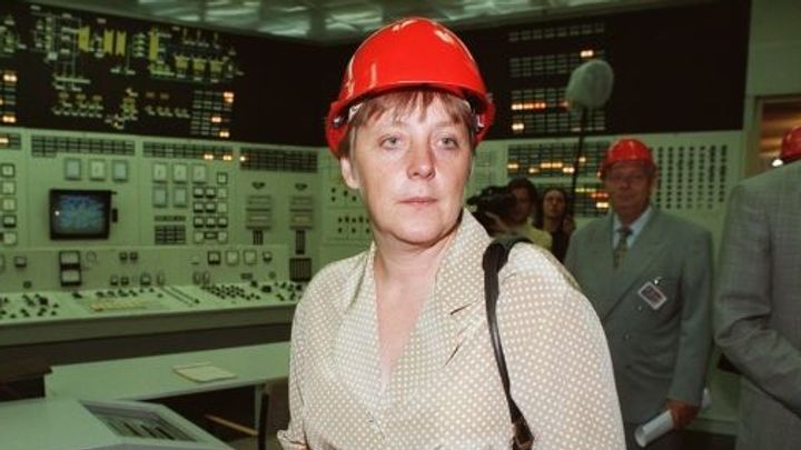 Nejmocnější žena Evropy slaví 65. narozeniny. Jak šel čas s kancléřkou Merkelovou