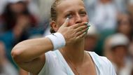 Jen kousíček od podobné nakládačky byla i Američanka Varvara Lepchenková, která v průběhu Wimbledonu 2012 uhrála proti Petře Kvitové jediný gem - a to ještě v závěru druhé sady.