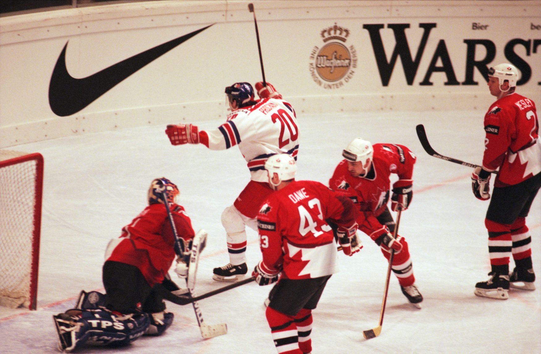 MS 1996, Česko-Kanada: Martin Procházka slaví vítězný gól
