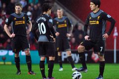 Liverpool si uřízl ostudu. Citizens prohráli s Evertonem