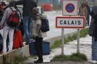 Francie brzy vyklidí džungli, uprchlický tábor u Calais. Není jasné, kam půjdou děti a mladiství