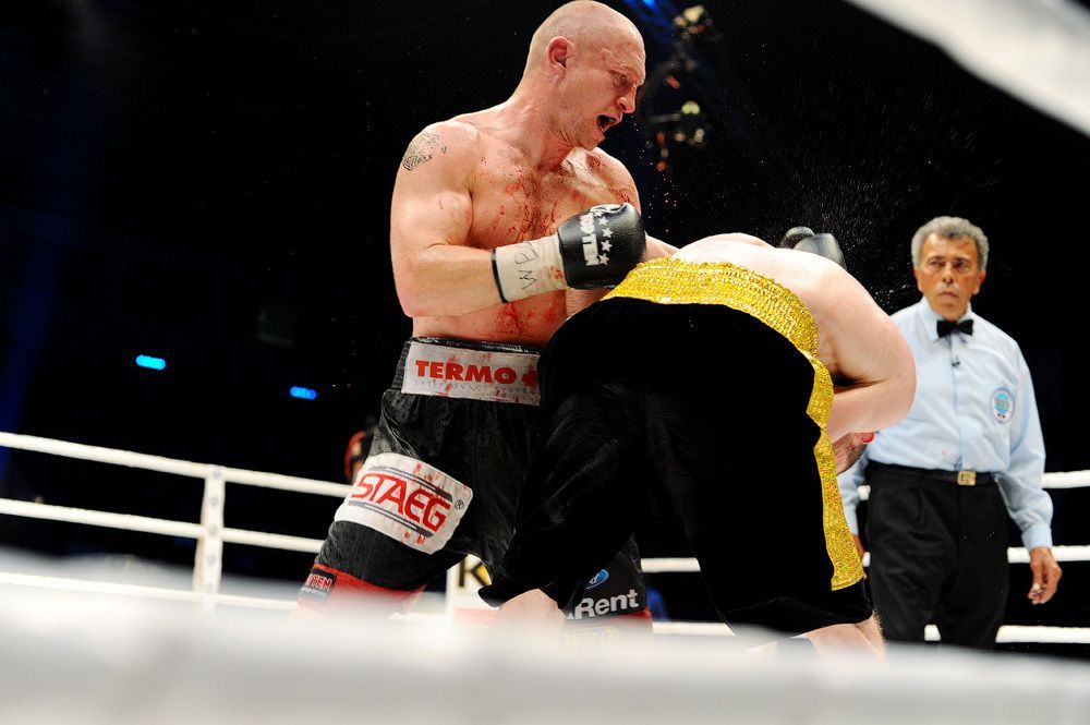 Český boxer Lukáš Konečný v prohraném souboji o titul Mistra světa v lehké střední váze WBO s Čečencem Zaurbekem Bajsangurovem.