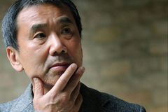 Recenze: Haruki Murakami natahuje pružinu poznání světa