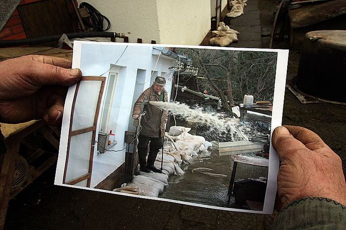 Tři roky stará fotografie. Čerpadla vlastní výroby panu Milidovskému závidí prý i hasiči.