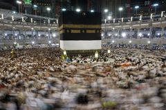 Muslimská pouť v Mekce začala, na bezpečnost dohlíží 100 000 lidí