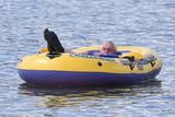 Relaxace ve člunu na rybníce v Novém Veselí byla zpravidla součástí Zemanovy dovolené.