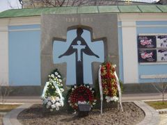 Památník obětem hladomoru. Tvrzení Kyjeva, že šlo o genocidu ukrajinského obyvatelstva, Moskva odmítá jako nacionalistické překrucování historie.