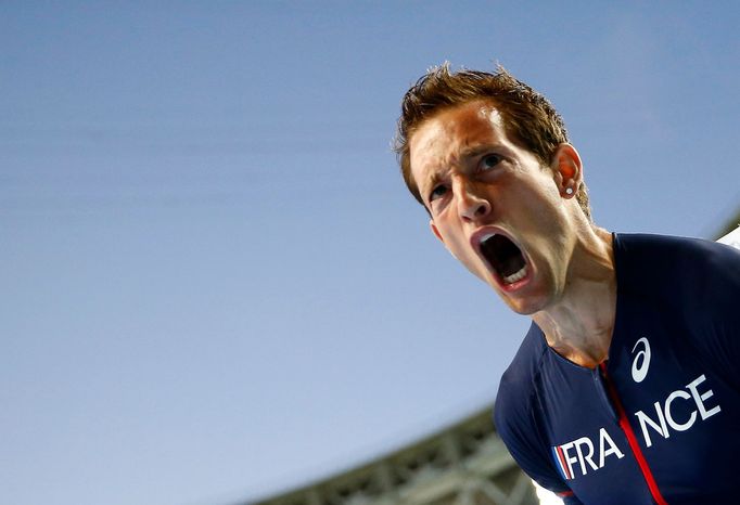 Renaud Lavillenie slaví stříbro ze skoku o tyči na MS v Moskvě 2013