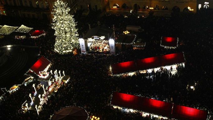 Strom se na Staroměstském náměstí rozsvítí poprvé 1. prosince.
