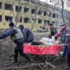 Foto / 9. 3. 2022 / Mariupol / Vybombardovaná porodnice, Mariupol / Zranění / Těhotná žena /