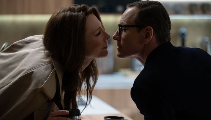 Cate Blanchettová a Michael Fassbender jako manželská dvojice špionů ve filmu Operace Black Bag.