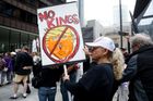 V USA začaly demonstrace proti prezidentu Trumpovi, v Minnesotě je zrušili